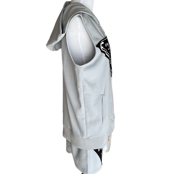 📍SALE📍〰️Prada〰️ logo-patch sleeveless women’s hooded jacket and shorts 🔥 - Picture 6 of 9
